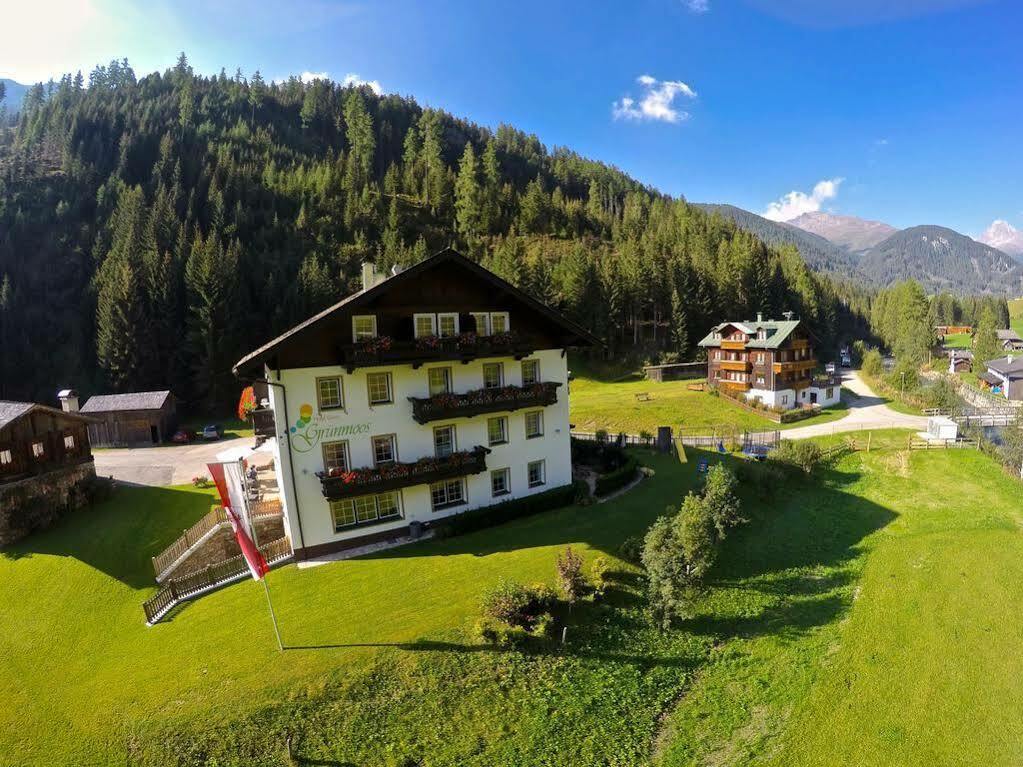 Hotel Garni Gruenmoos Sankt Jakob in Defereggen Exterior photo
